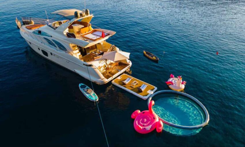 Yacht à moteur ultra luxueux à louer